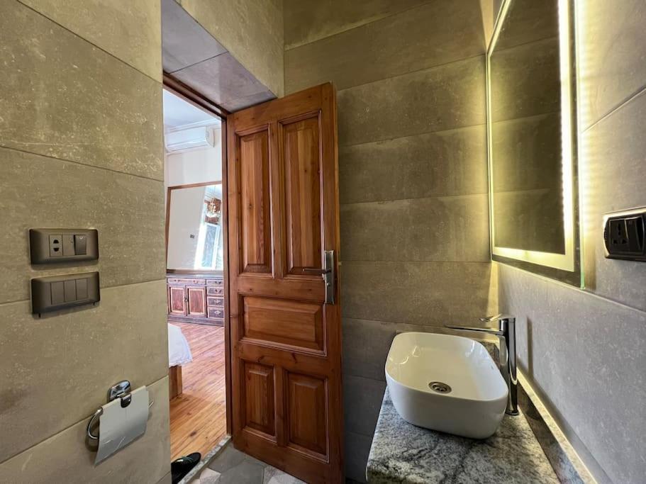 Authentic 3Br Apartment In Downtown, Kairo Bagian luar foto